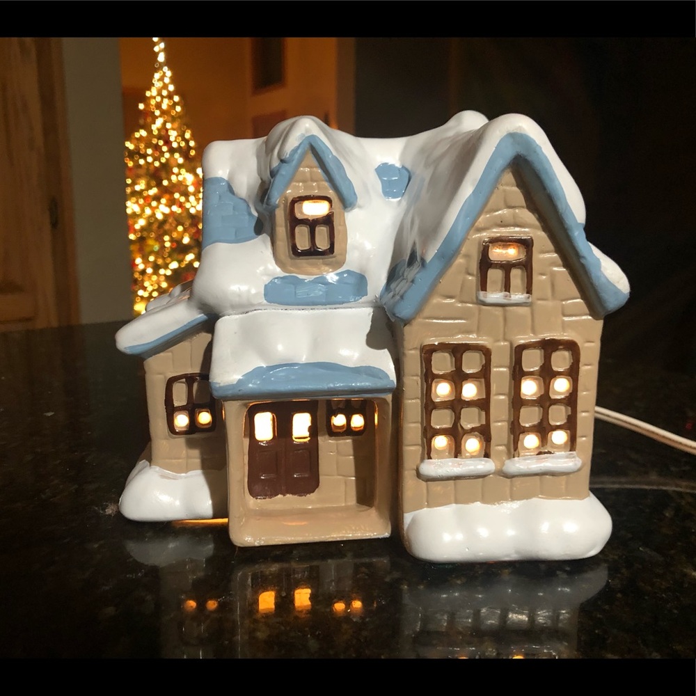 Vintage Lighted Country Cottage